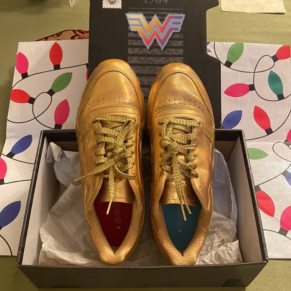 Reebok WonderWoman Unisex  Classic Footwear